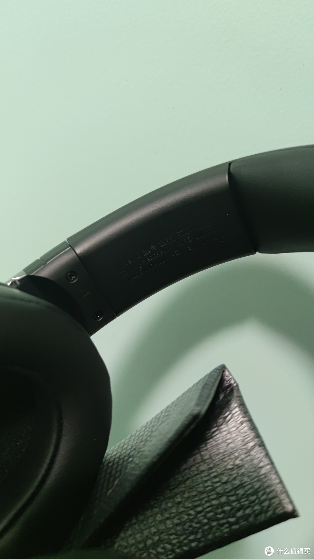 雷蛇 razer 这款耳机，让你沉浸在游戏世界中，享受更加逼真的音效!