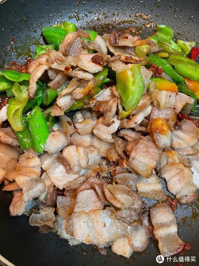 「回锅肉的做法」:解读回锅肉的饮食文化，带你深入了解四川美食的魅力！