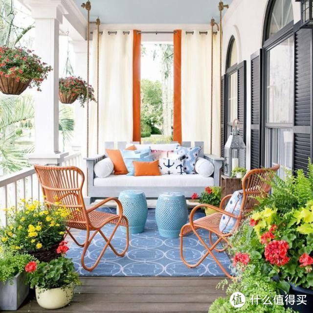 三、五平米的小阳台，也能打造成漂亮小花园，别再浪费堆杂物了
