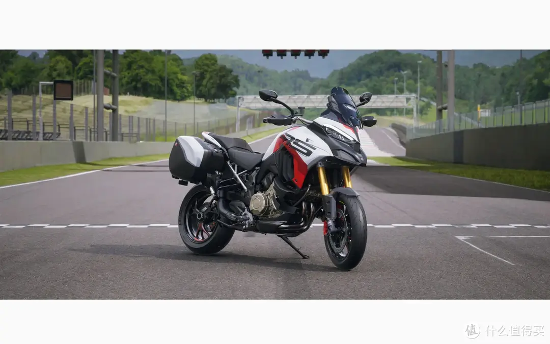 DUCATI Multistrada V4 RS首次亮相，搭配Panigale的发动机