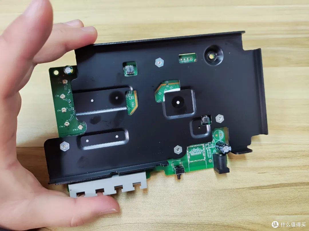 中兴又出了一款“小钢炮”路由器，速度围观！_路由器_什么值得买