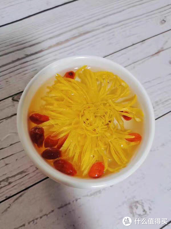菊花枸杞茶：一杯金丝皇菊，品味健康生活