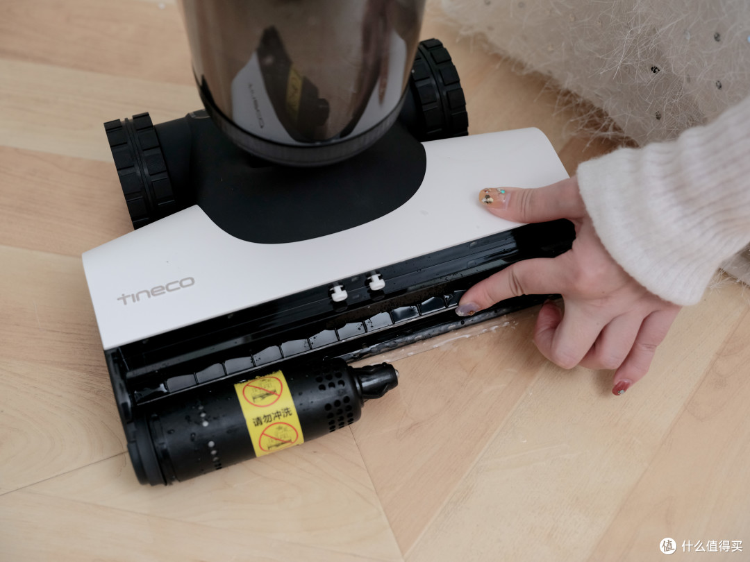 电池升级！质保延长！2分钟热水洗，5分钟高温速干的添可芙万Booster洗地机，使用表现如何？