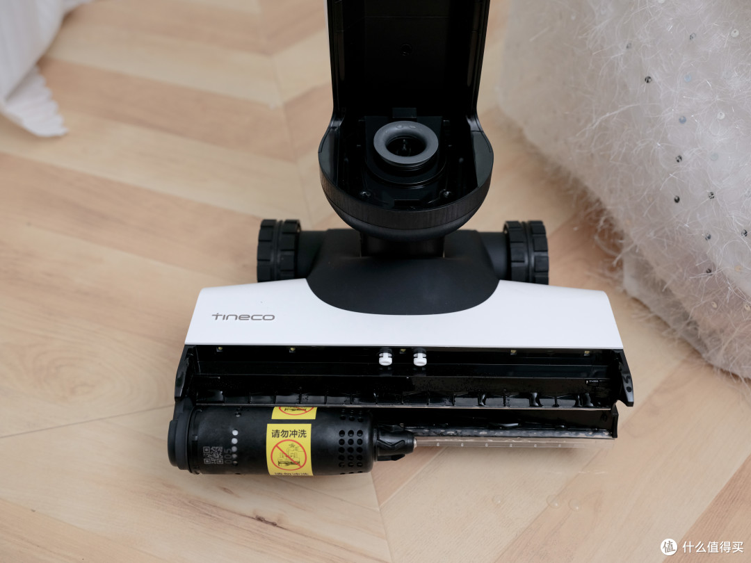 电池升级！质保延长！2分钟热水洗，5分钟高温速干的添可芙万Booster洗地机，使用表现如何？