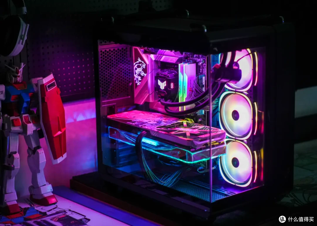 华硕机箱>文章详情>无缝的侧透玻璃设计确实可以带来更出色的视觉效果