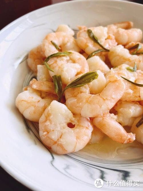 龙井虾仁：口感鲜嫩，茶香浓郁，如何做好这道传统美食？