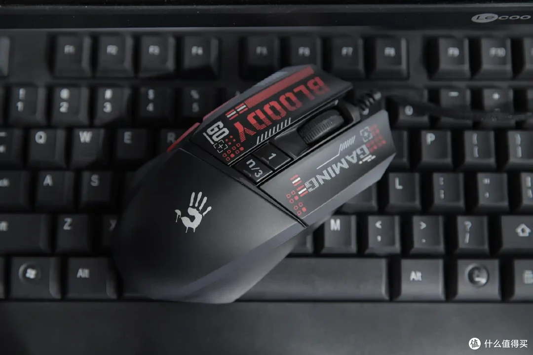 电竞游戏玩家的最佳拍档血手幽灵v8mmaxmini鼠标