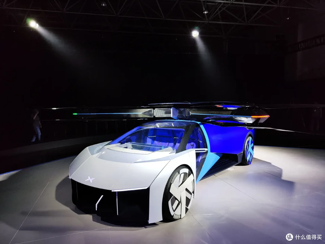 小鹏1024黑科技满满,智驾新车飞行器机器人全面亮相!