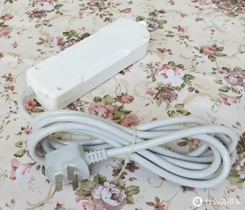 大家觉得排插是可以放在床上使用的吗？