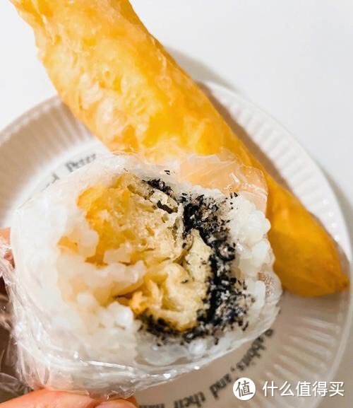 「糯米粢饭团：源自民间的传统美味，带你重温童年味道」