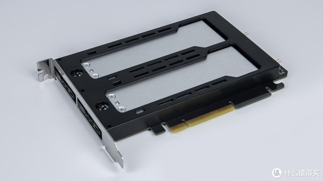 高速转换，储存进化——M.2 NVMe SSD转PCIe插槽硬盘抽取盒