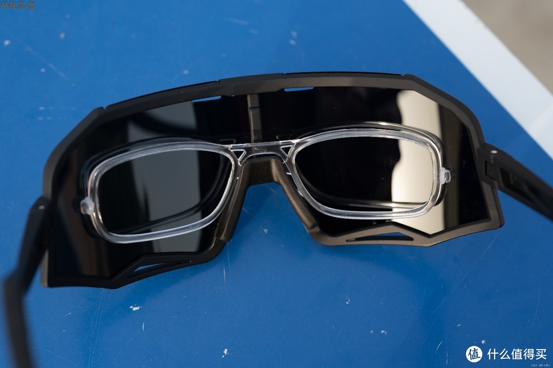 户外人必备！HIMO推出可内挂近视内框的运动骑行眼镜