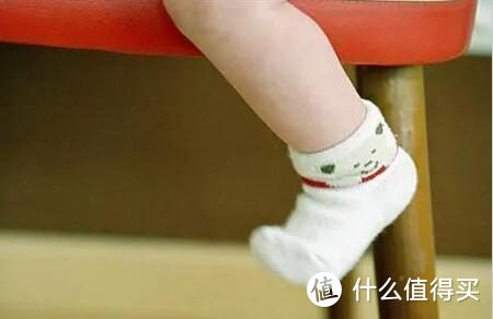 宝宝不穿袜子更聪明？宝宝穿与不穿袜子，3年后，差别可大了