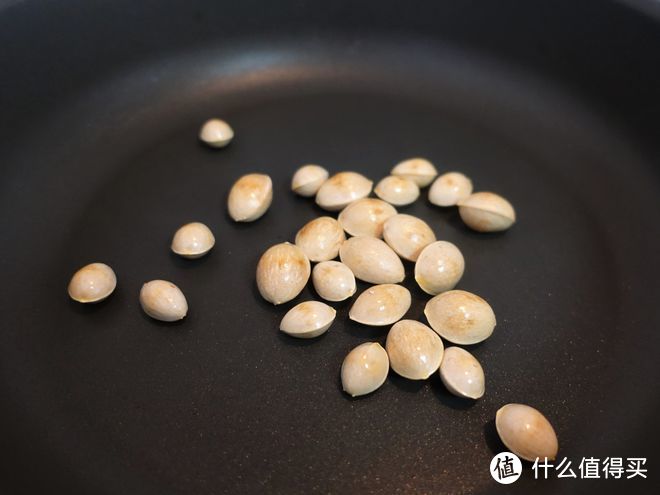 除了煲汤，白果还能怎么吃?教你3种小零食做法，甜糯好吃，回味无穷