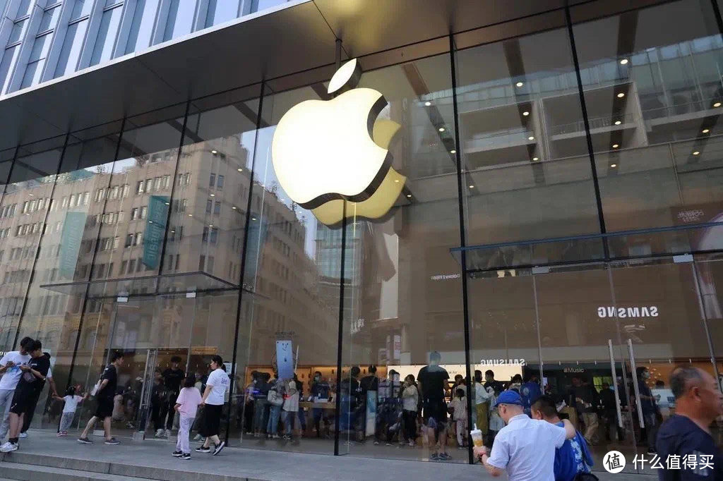 苹果营收连续第四财季下滑，但 iPhone 销量创纪录，为何？