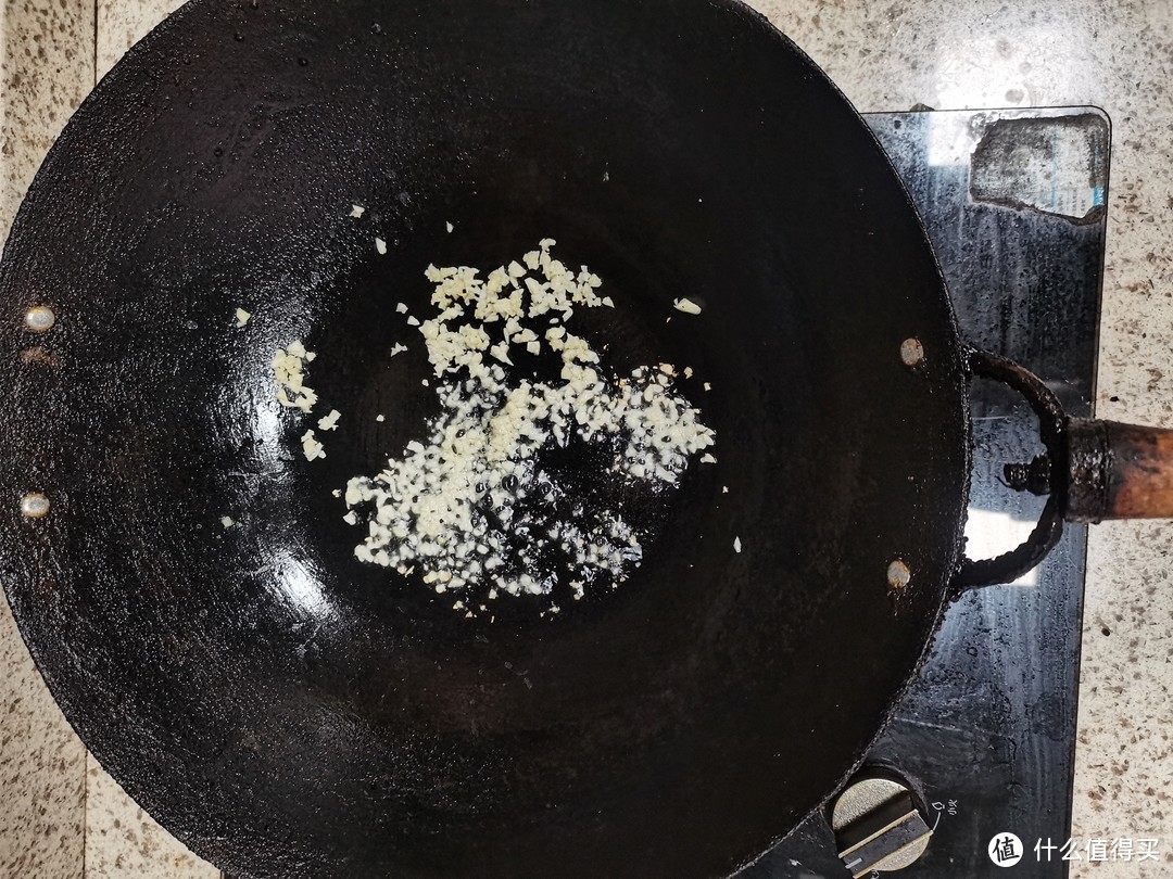 把简单的菜做复杂了当然是为了更好吃-蒜蓉肉沫蒸金针菇。