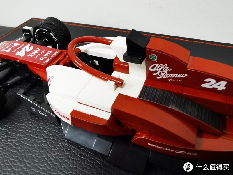 铖品记丨这阿尔法·罗密欧F1赛车积木，到底有多少细节？