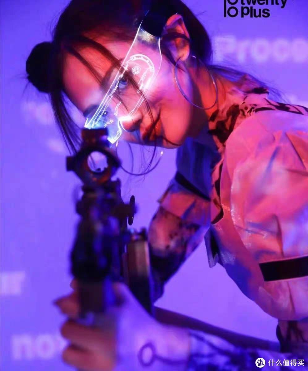 赛博朋克未来科技感眼镜面具：潮流、LED灯与科幻发光墨镜的完美融合