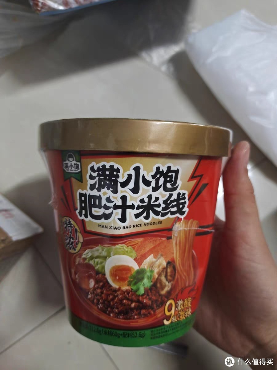 满小饱肥汁米线米粉酸辣粉速食食品方便面桶装泡面——快捷美食的新时代