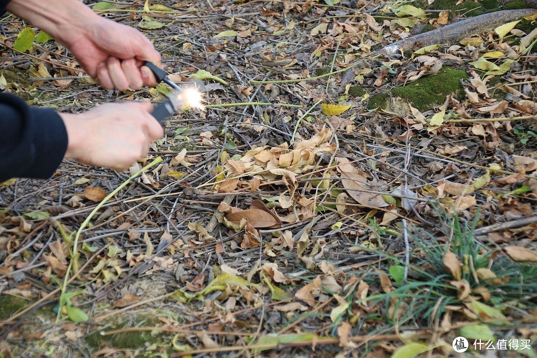 花一种工具钱用七种不同的工具，纳拓户外雷神多功能铲真的好划算