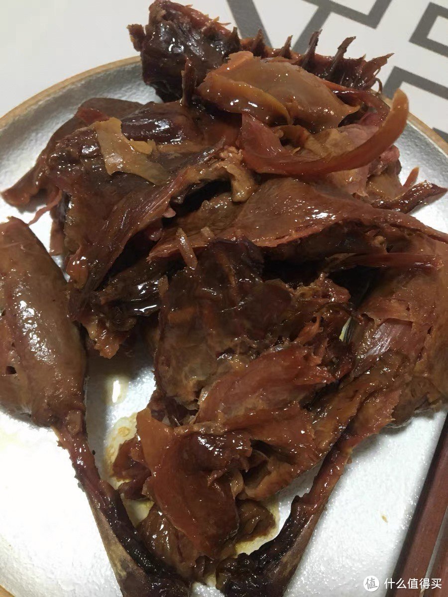 知味观杭州酱鸭，一款充满江南韵味的卤味熟食