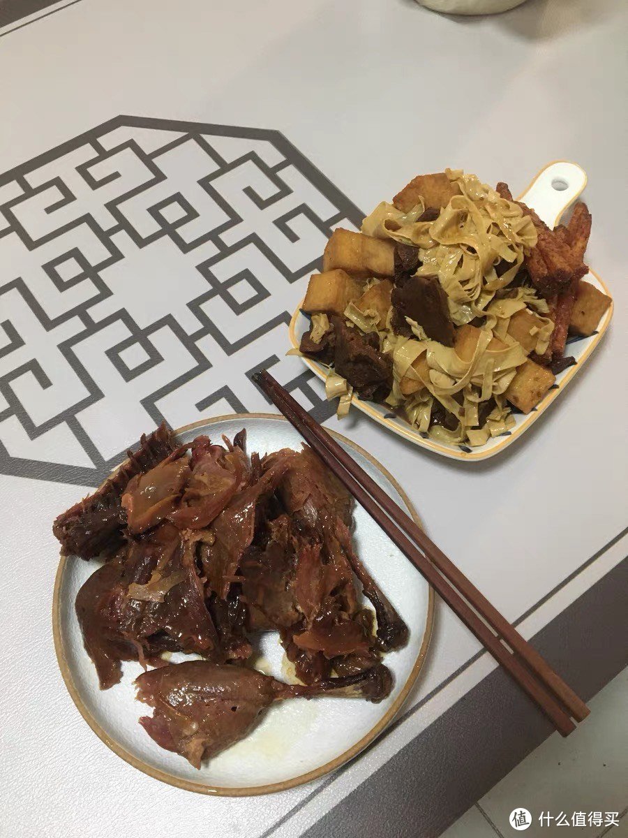 知味观杭州酱鸭，一款充满江南韵味的卤味熟食