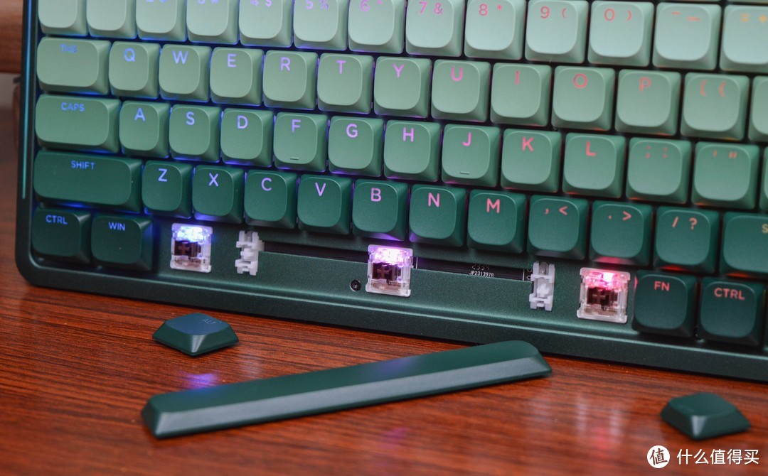 翠绿白瓷：新贵SK01矮轴三模机械键盘体验