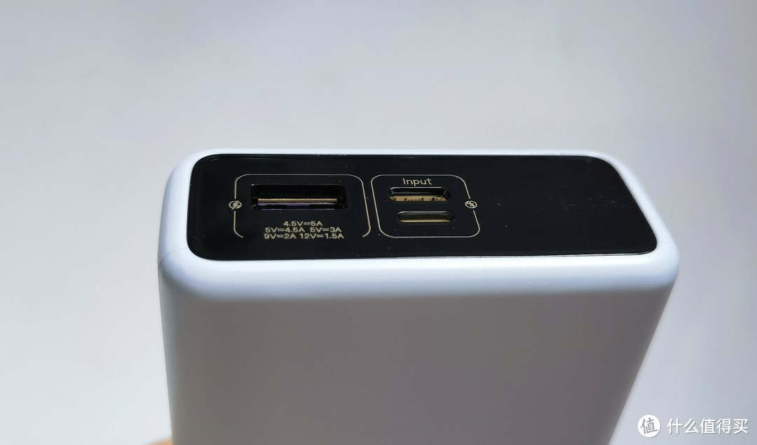 5w,20000mah,超级快充显示,不输手机有线原充的romoss充电宝