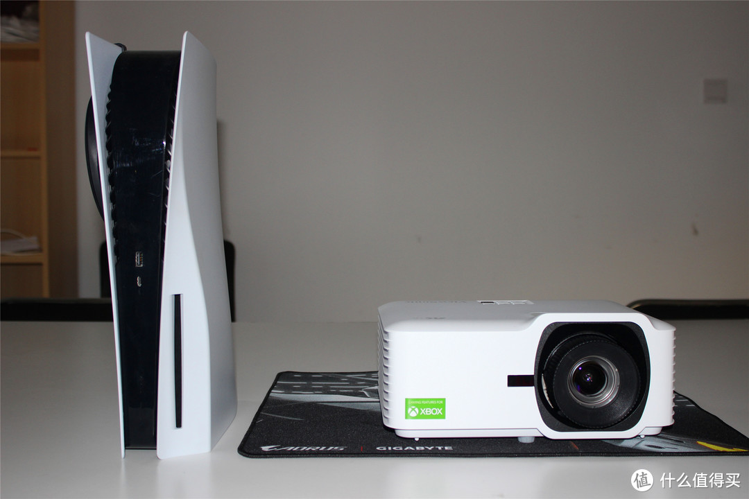 优派LX700-4K投影机，在家尽享电影院中打游戏的沉浸和舒适