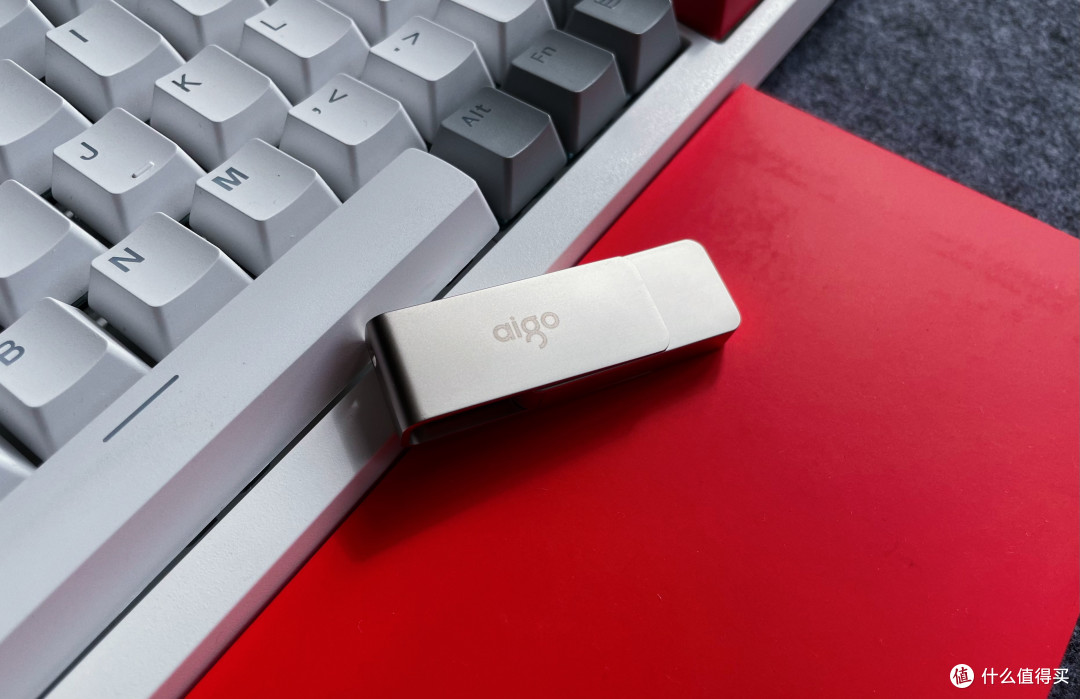 便宜大碗国民u盘——爱国者aigo&nbsp;u330&nbsp;360°一体旋转金属
