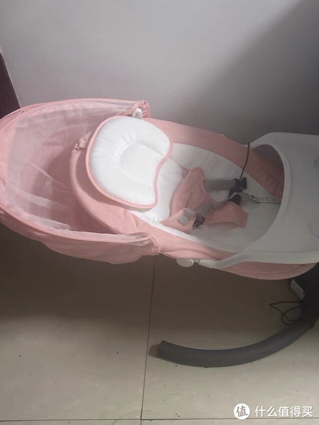 婴儿电动摇篮椅：创新科技与宝贝的温馨乐园
