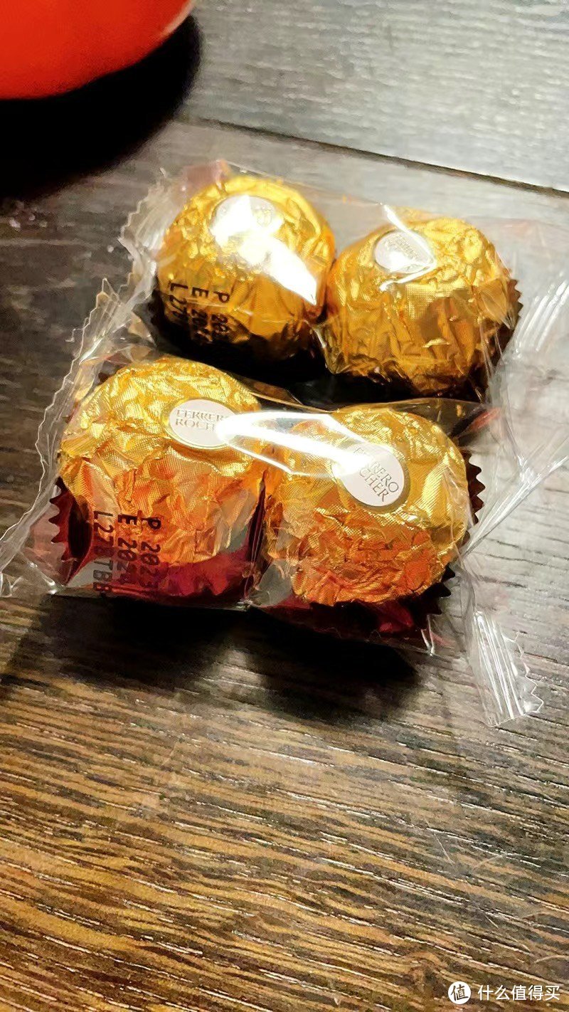 ￼￼费列罗（FERRERO）榛果威化糖果巧克力制品 喜糖伴手礼节日礼物 96粒婚礼装1200g￼￼