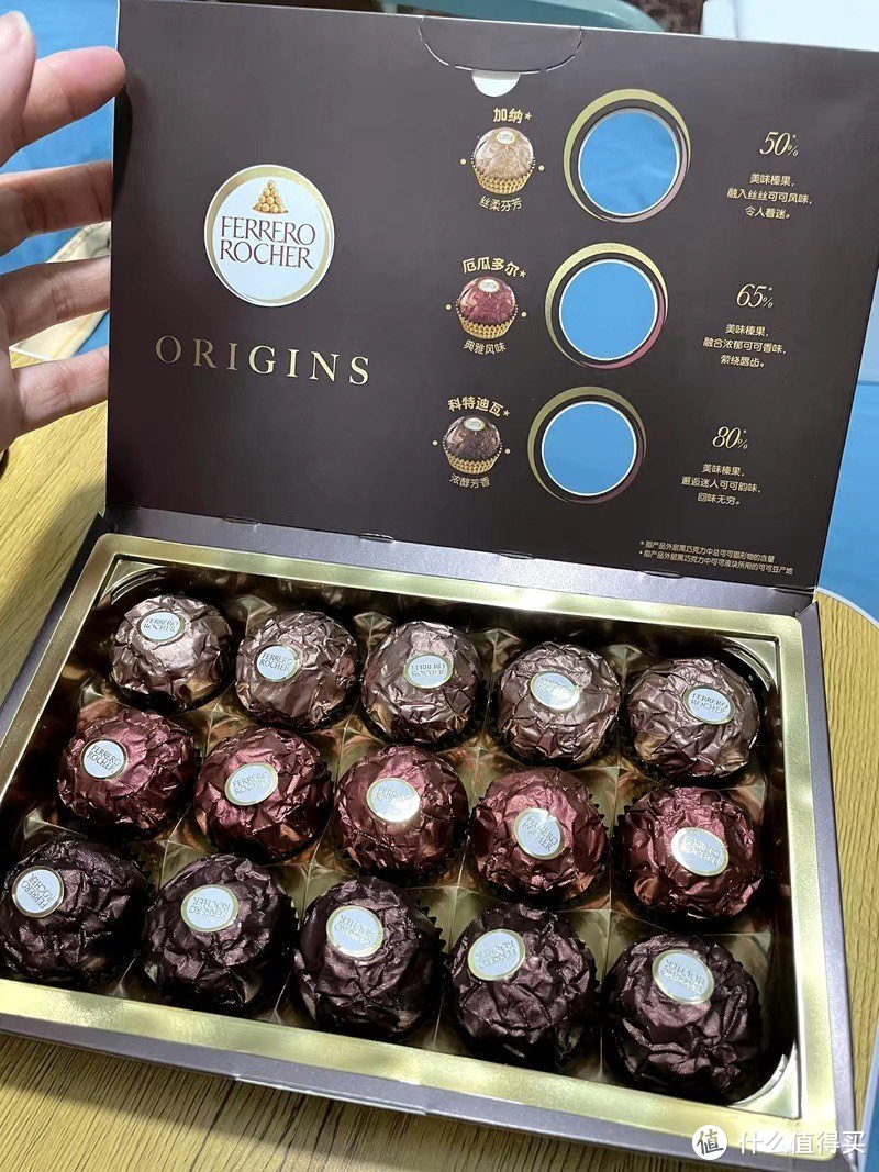 ￼￼费列罗（FERRERO）榛果威化黑巧巧克力制品 喜糖零食节日礼物 24粒礼盒装300g ￼￼