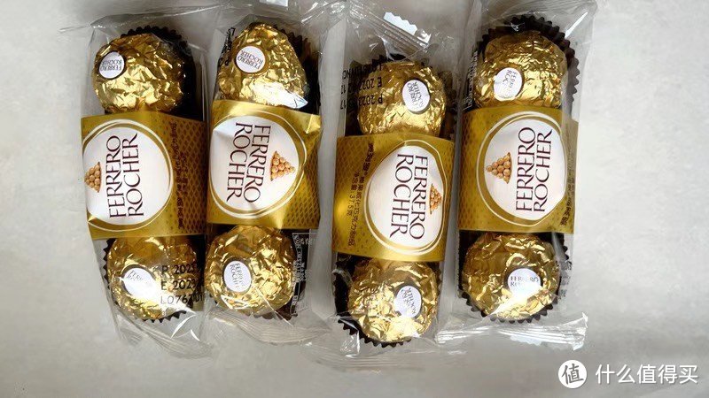 ￼￼费列罗（FERRERO）榛果威化糖果巧克力制品 婚庆喜糖48粒礼盒装600g 金榜推荐￼￼