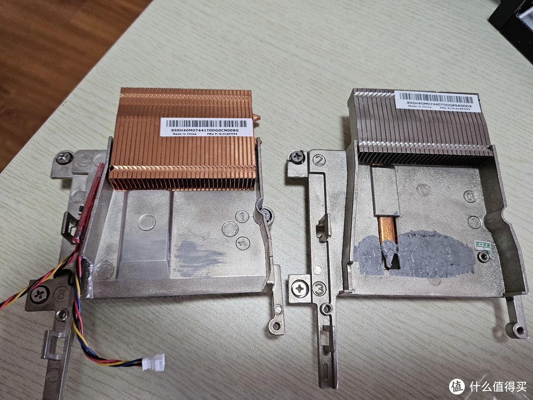 左边是铜散热器，加了温控模块。左侧下方锯掉一块，不然安装不上