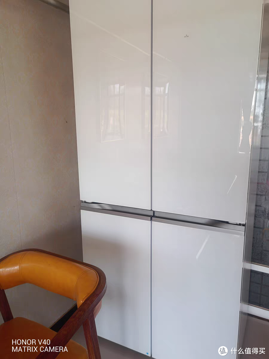 美兹502L白色玻璃超薄十字四门零嵌入式冰箱：一级风冷无霜，引领家居新潮流