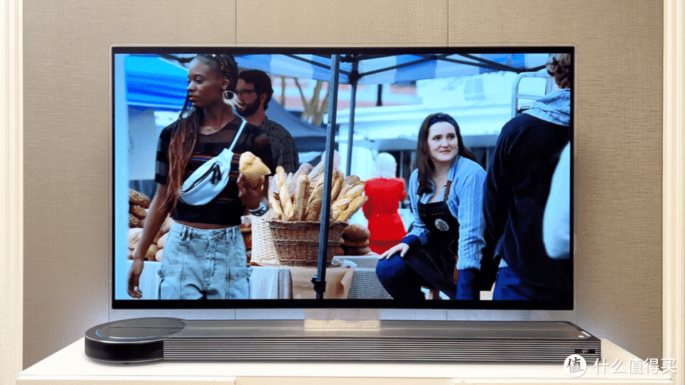 FPD「悬浮」OLED电视！ 打开新视界， 电视居然都可以“悬浮”， 艺术与技术的奇妙碰撞