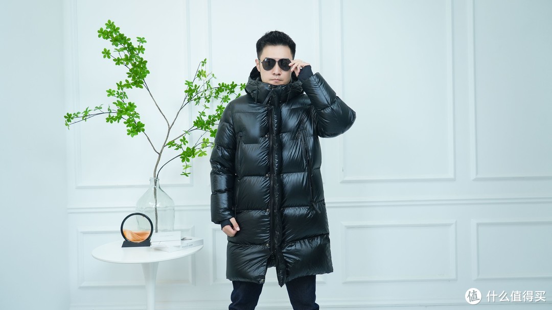 高梵黑金先锋3.0鹅绒服，让你从容应对寒冷天气！