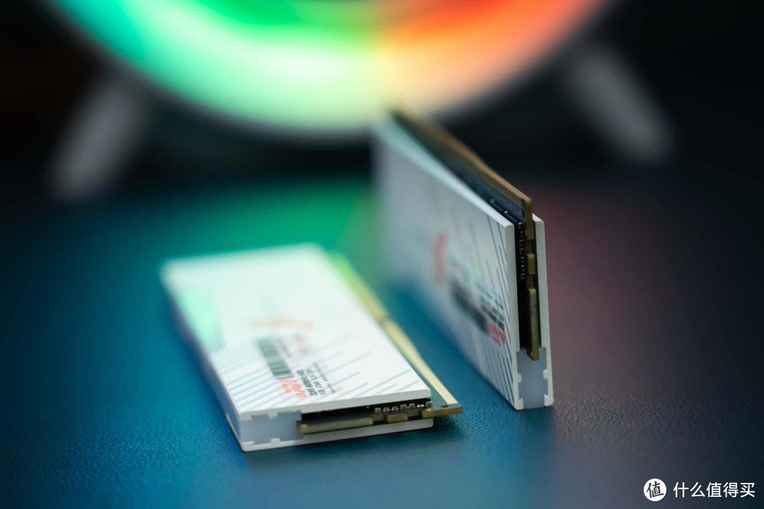 金百达白刃DDR5 6800MHz灯条超频到8200MHz，这一波赚了
