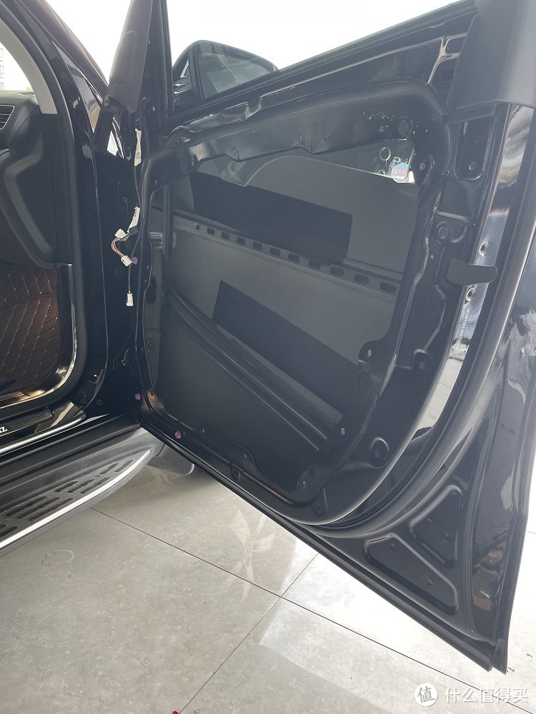 21款奔驰GLS450升级电动吸合车门 关门不费劲