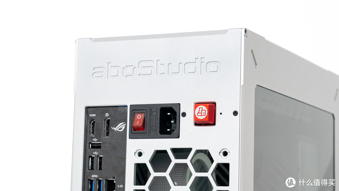 感受工业设计之美：aboStudio ContainerM 机箱装机分享