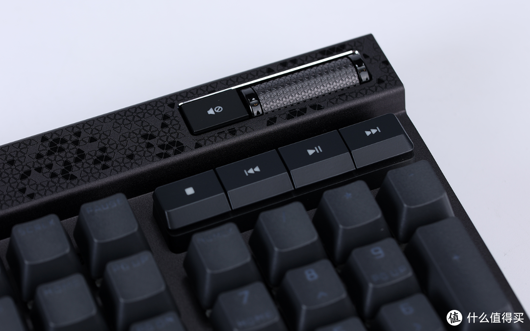 可调磁轴+支持Rapid Trigger ！美商海盗船K70 MAX RGB机械键盘实测分享