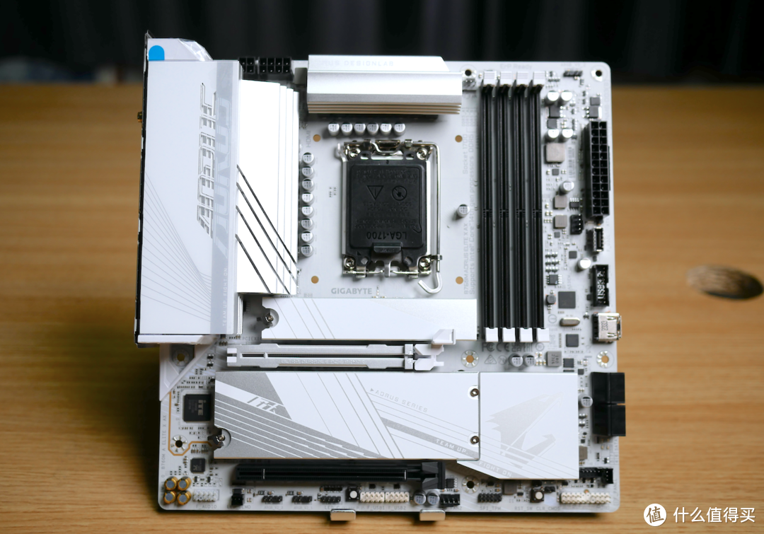 技嘉B760M AORUS ELITE X AX，纯白PCB，白色装机方案首选