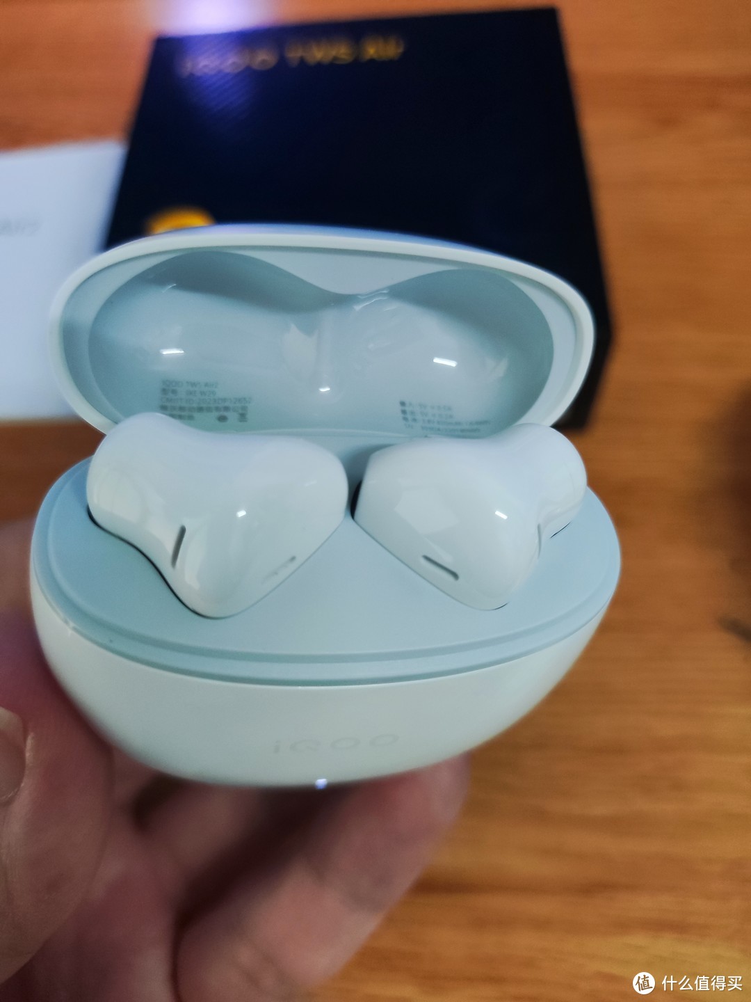 这款iQOO TWS Air2 半入耳式真无线降噪蓝牙耳机，表现不错