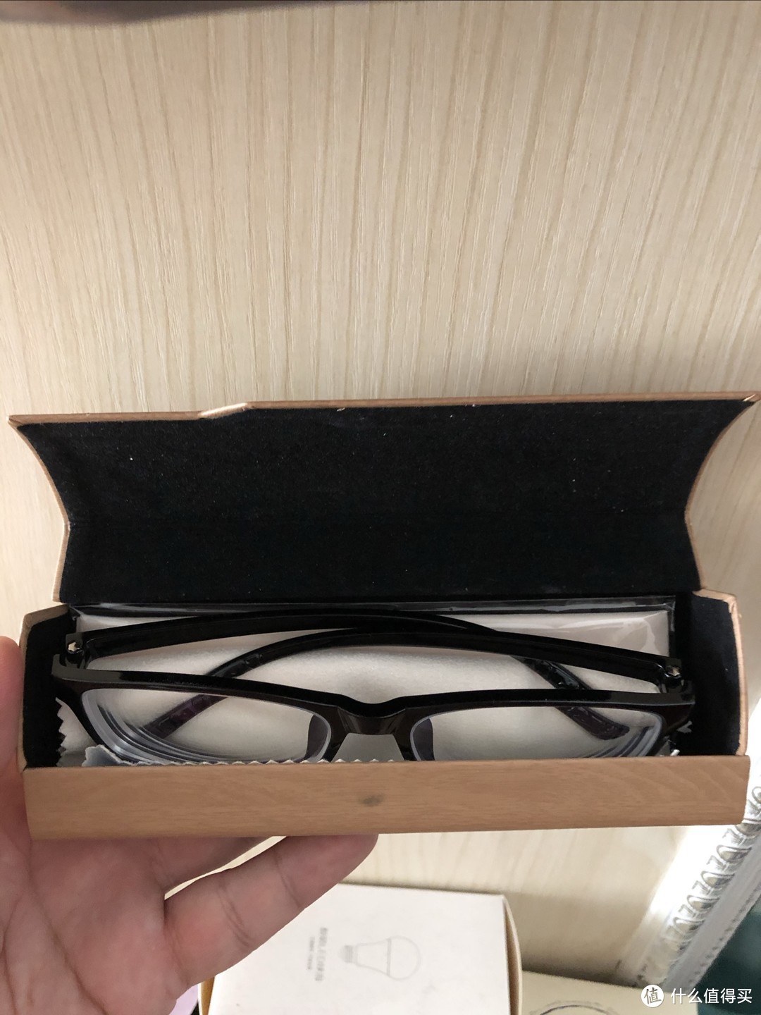 简单的眼镜盒
