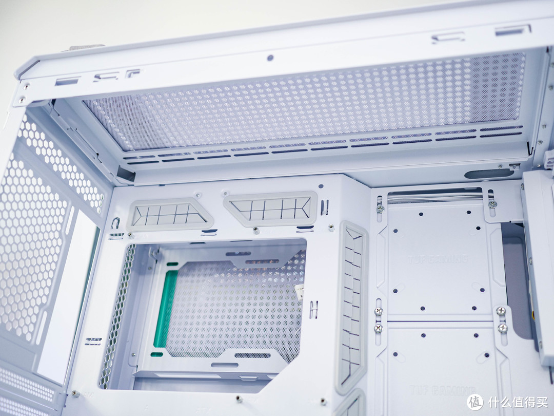 视野更开阔，用华硕TUF GT502无界版机箱搭建白色电竞桌面