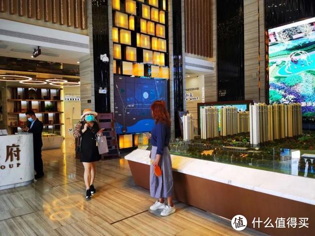 买西边户的都是“傻子”吗？同一栋楼，西户卖光了，东户无人问津