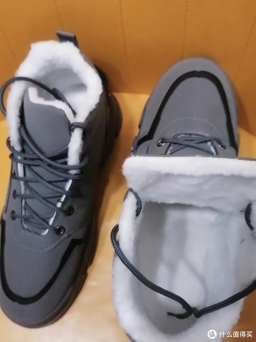 选择李宁品牌的东北大棉鞋，温暖度过寒冷冬季。