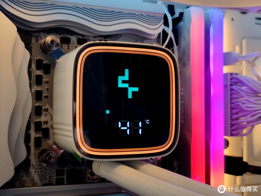 不错的CPU水冷散热器 - 九州风神冰堡垒360青春数显版