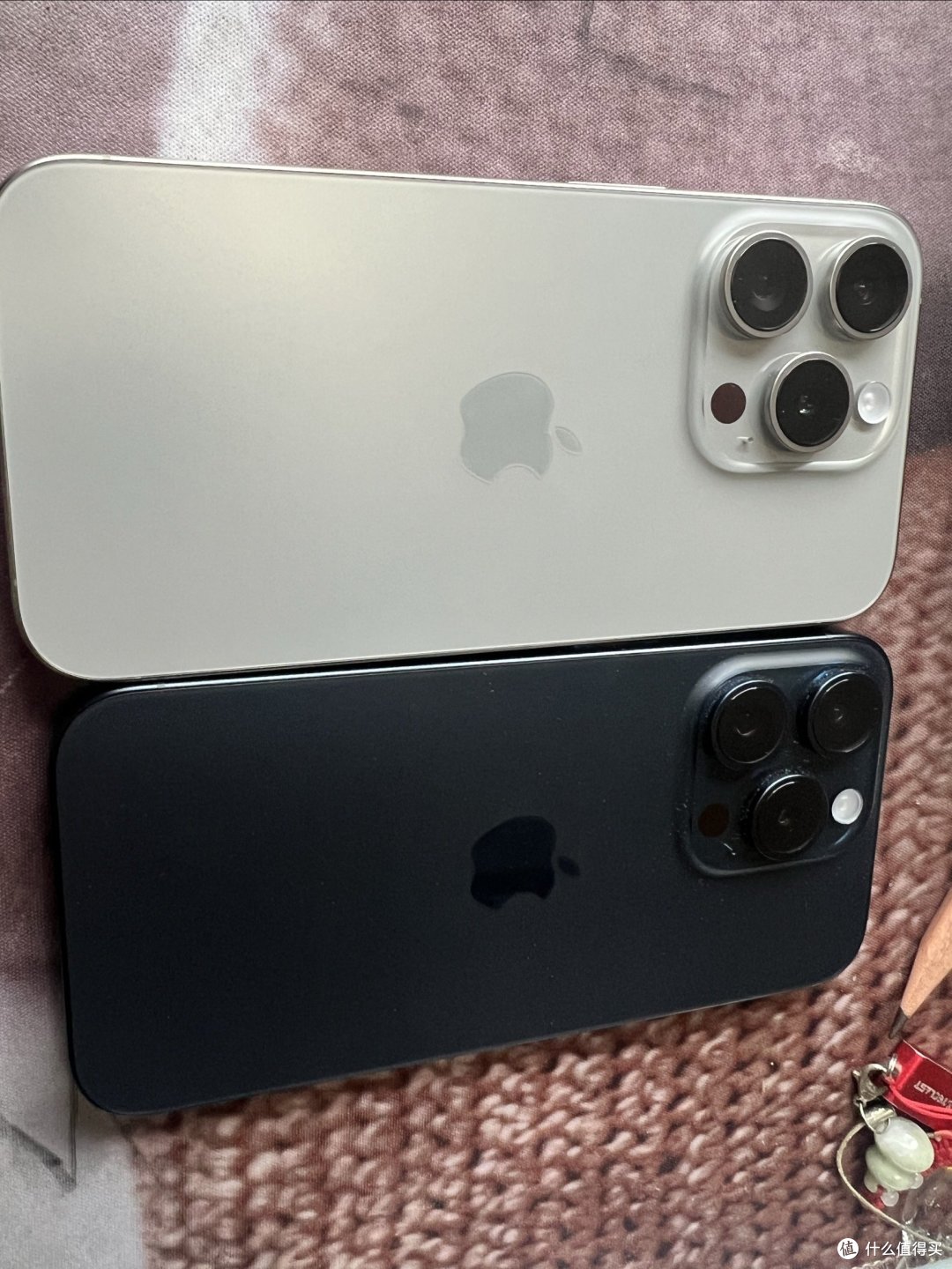 对比原色才发现